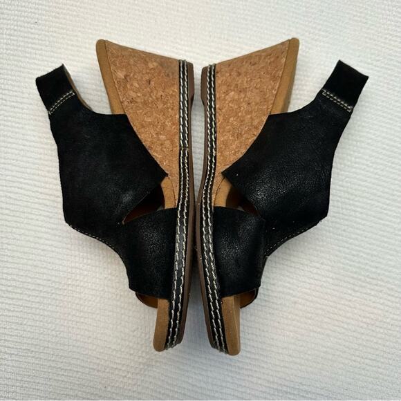 Clarks Helio Float Black Suede Cork Wedge Sandal Size 7.5 - Picture 4 of 6